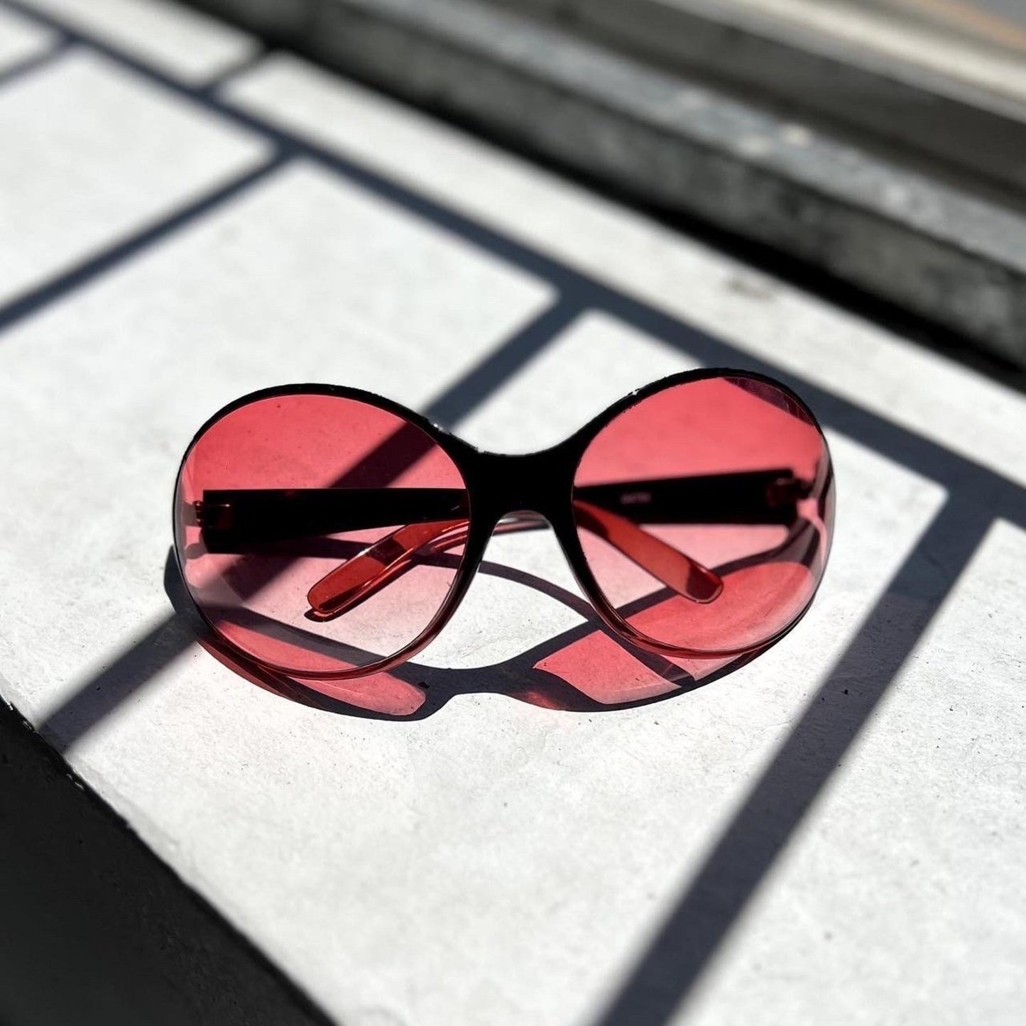 Red Gradient Raver Round Lense Sunglasses